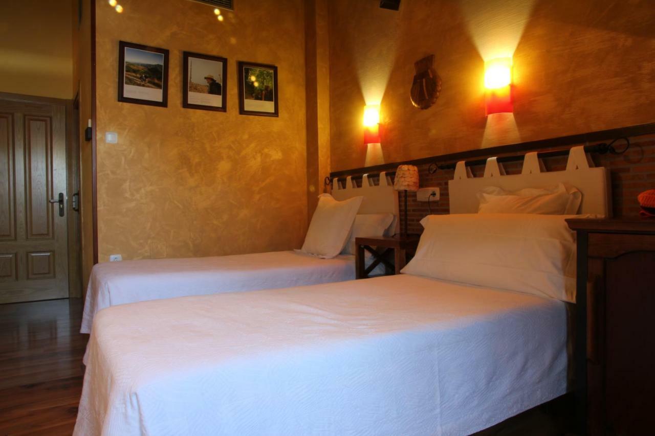 Micro-Hostal La Puerta Del Perdon Вилафранка дел Биерсо Екстериор снимка