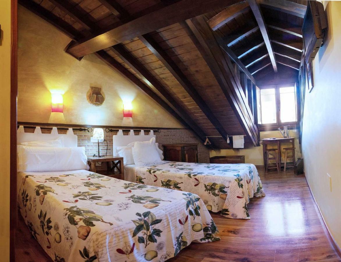 Micro-Hostal La Puerta Del Perdon Вилафранка дел Биерсо Екстериор снимка